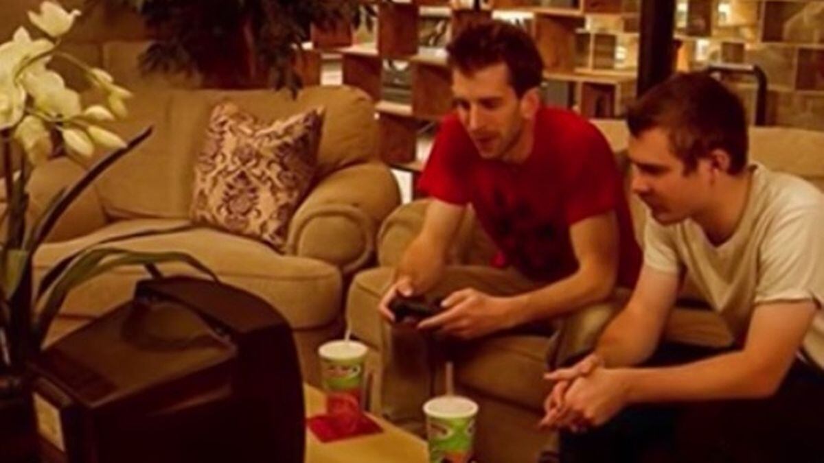 Homem vive em shopping há quatro anos fazendo ‘apartamento secreto’ em espaço não utilizado