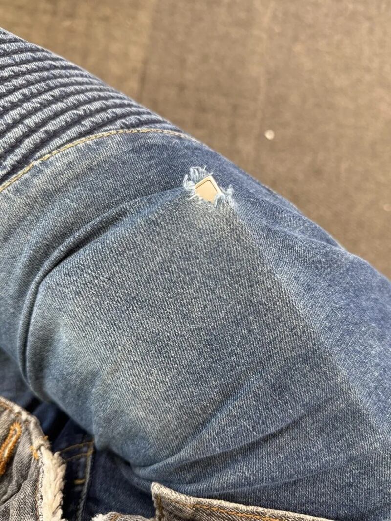 Samsung Galaxy S24 daña pantalones