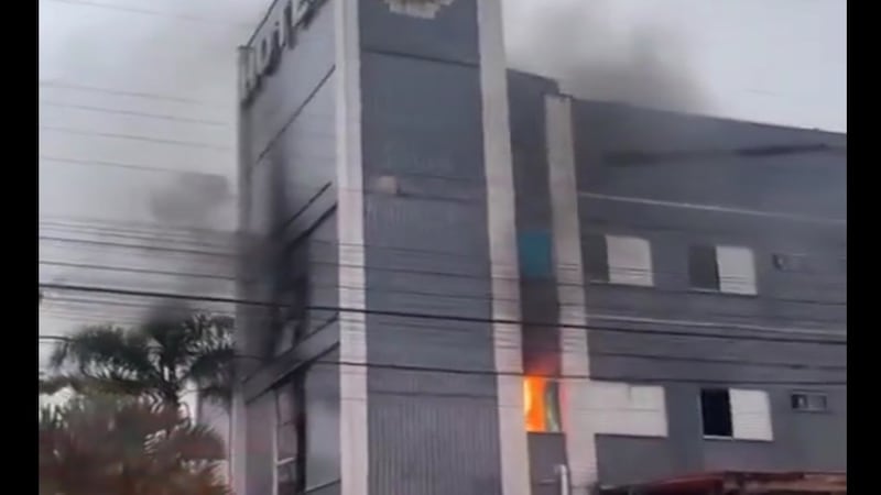 Hotel pega fogo em Santa Catarina; uma pessoa morreu