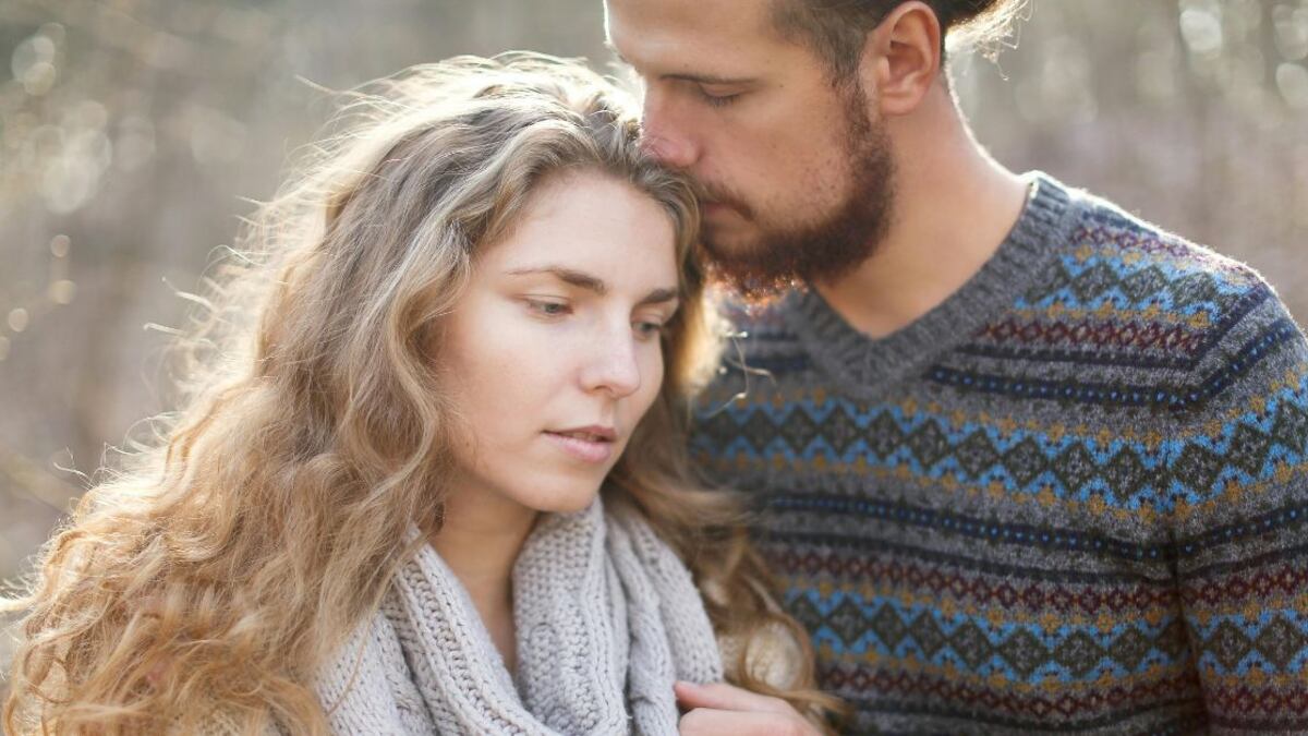 Hay varias razones por las que un hombre miente al decir "te amo"