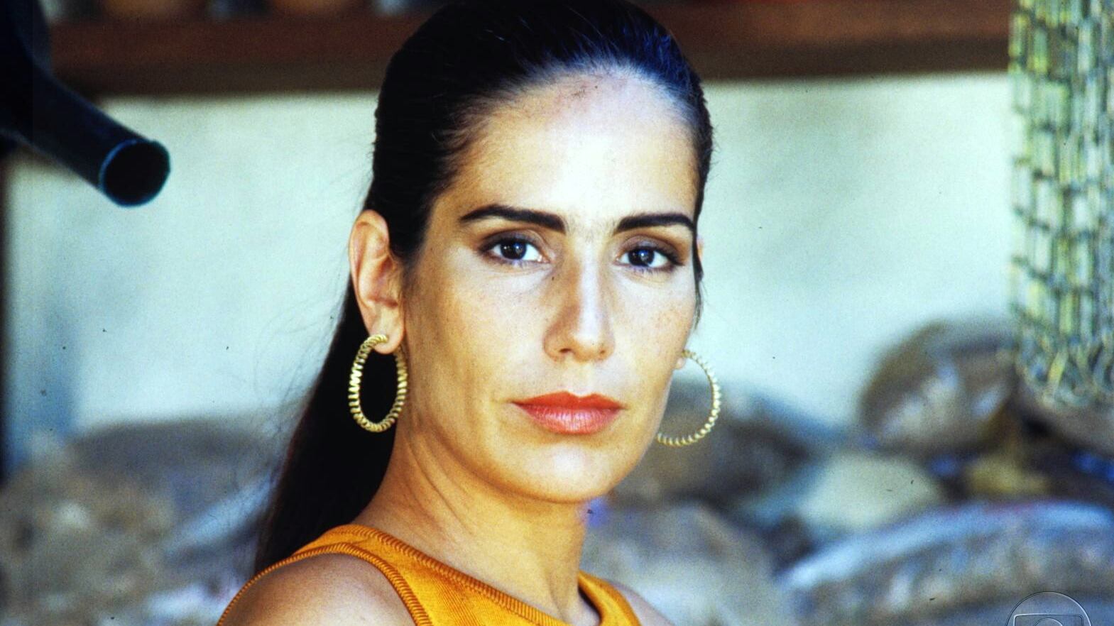 Mulheres de Areia: Raquel apanha de Marcos