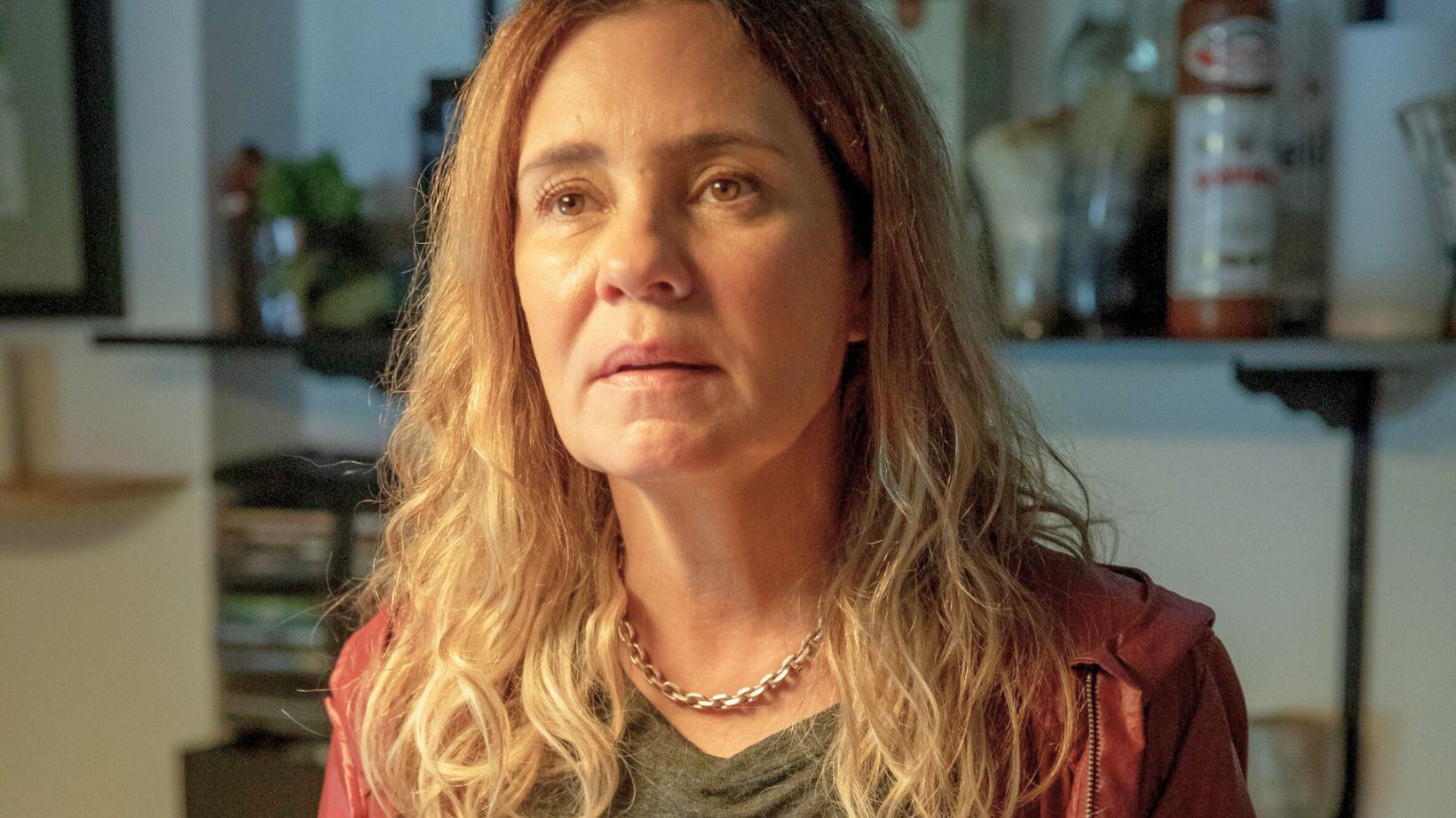 Em Mania de Você, novela substituta de Renascer, Adriana Esteves vive um romance escondido com Rodrigo Lombardi