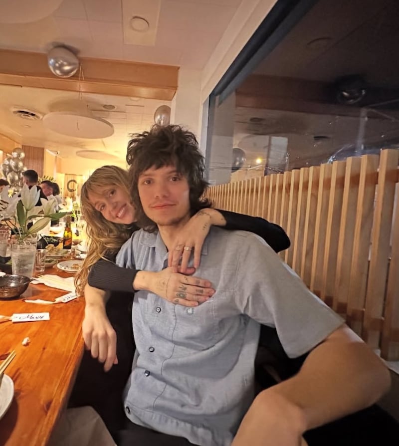 Miley Cyrus y Maxx Morando se comprometieron