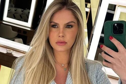 Bárbara Evans rebate críticas e explica aparência do umbigo: “É abdominoplastia e eu amo!”