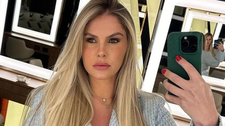 Bárbara Evans explicou por que seu umbigo tem aparência diferente após cirurgia estética