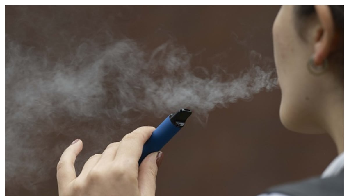 Mujer de 30 años quedó con pulmones de persona de 80 por vapear: "Los dejó fritos como alitas de pollo"