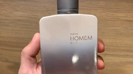 Frasco de perfume Natura Homem Neo