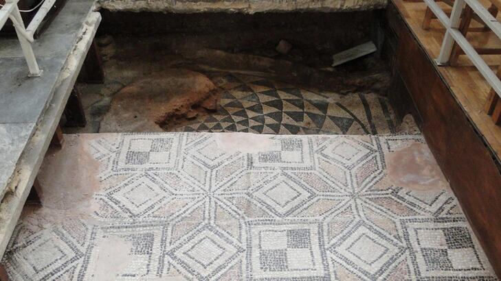 Túmulo do 'papai noel' foi encontrado em igreja