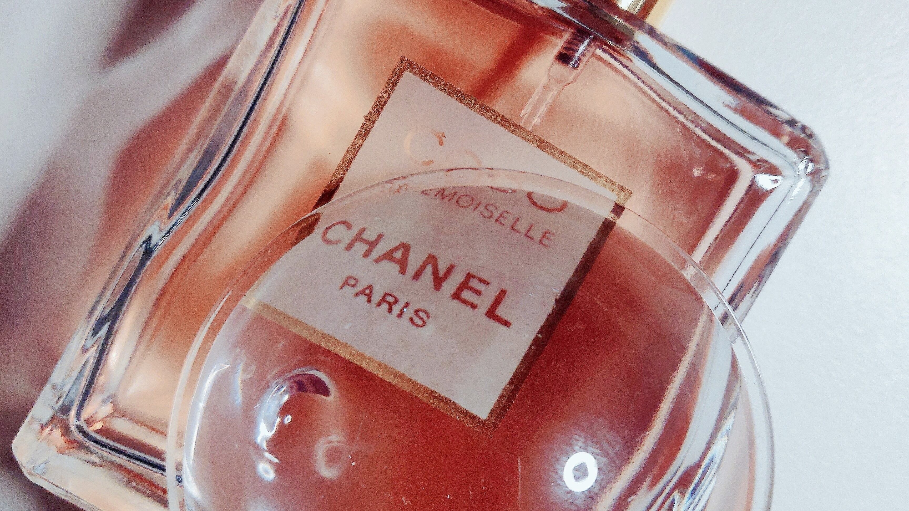 Frasco de perfume Chanel.