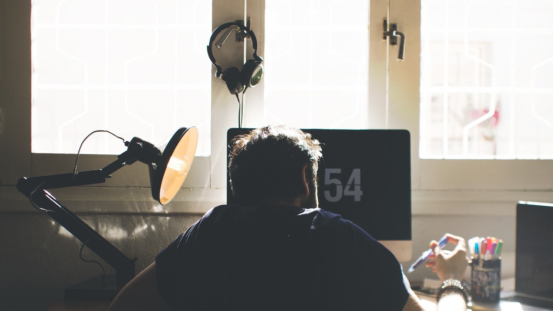 Home office traz praticidades, mas também doenças