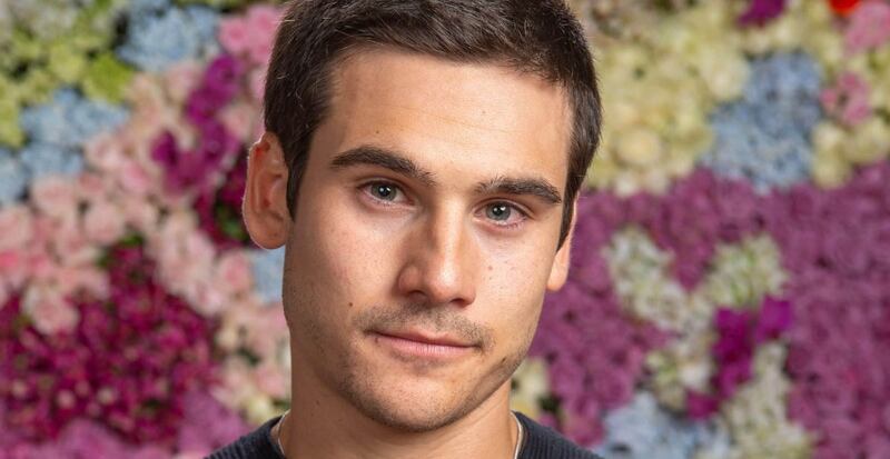 Nicolas Prattes interpreta Diego em "Todas as Flores"