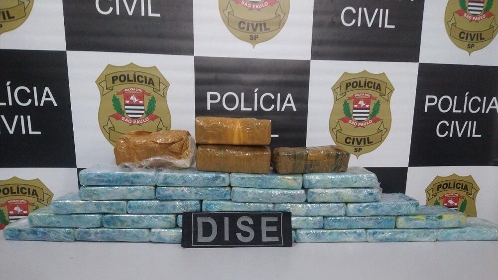 Cinco pessoas são presas após serem flagradas com mais de 30 quilos de cocaína