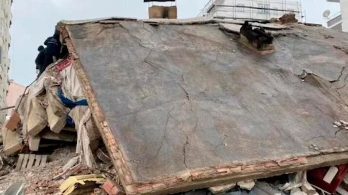 Casa desabou com forte tremor