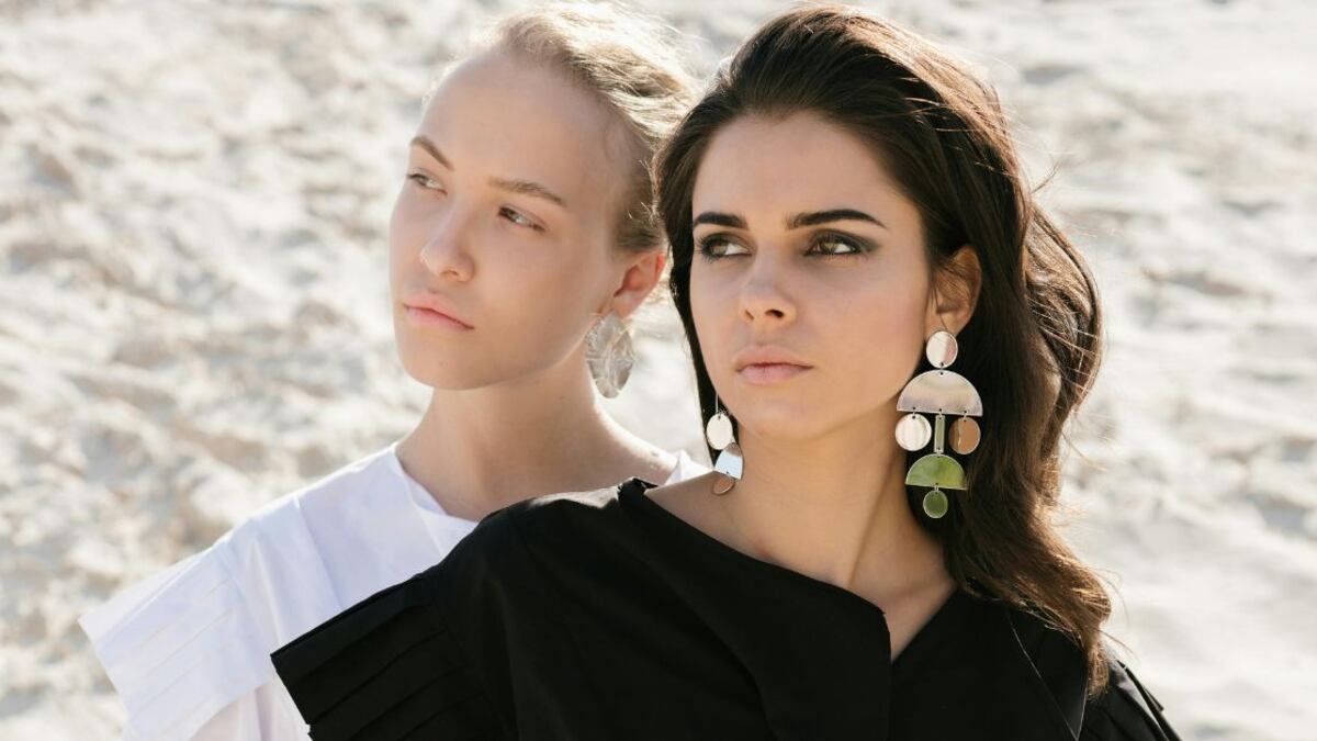 Si detectamos a una persona falsa en nuestra vida, debemos dudar de lo que nos cuentan