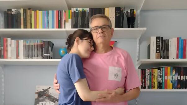 Beatriz Zanardo Brandolise ao lado de seu pai Márcio Brandolise — Foto: Arquivo pessoal