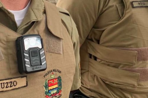 Filho mata pai com canivete para defender mãe de agressão e logo depois chama a polícia