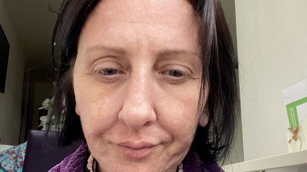 Mãe aparece ‘irreconhecível’ após término de casamento de 18 anos e entrar no Tinder; parecia 'vazia' e 'esgotada'