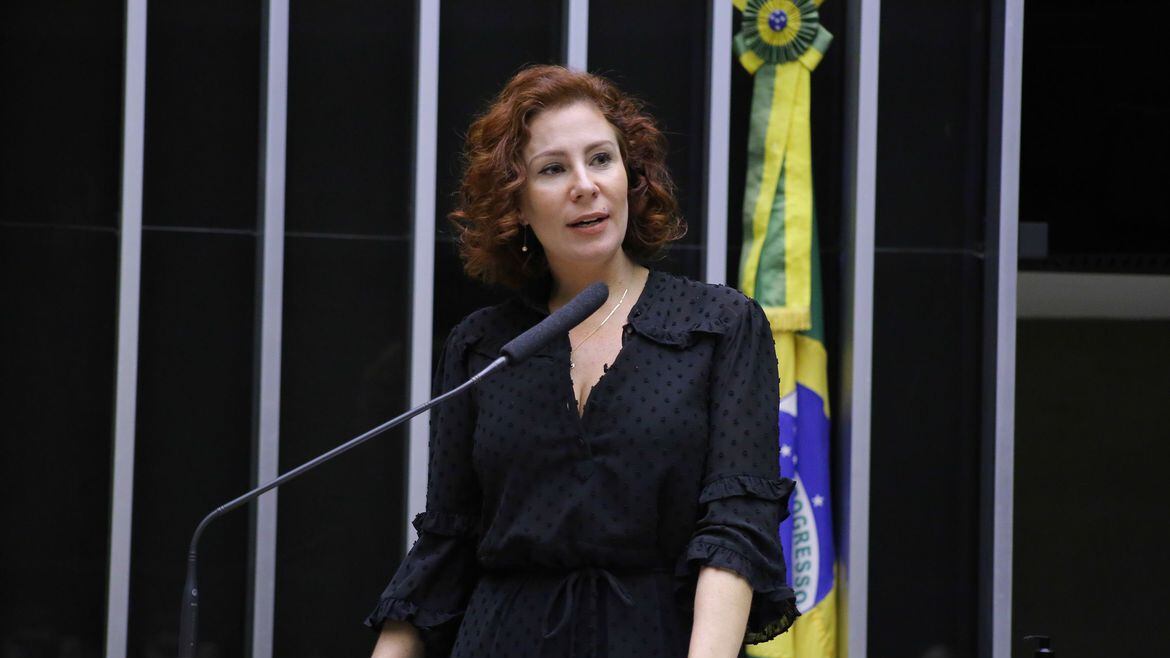 Ela e o hacker são alvos de operação da PF