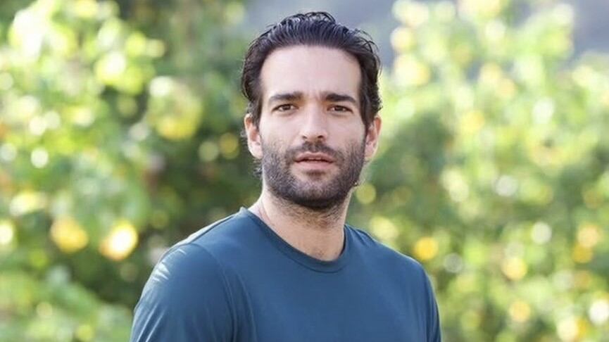 “O homem está gostosíssimo”, escreveu uma fã após assistir as cenas de Humberto Carrão como Afonso Roitman, personagem do remake de Vale Tudo