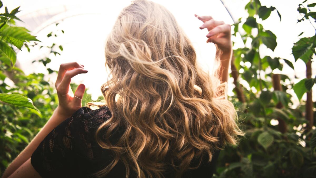 Este es el color de cabello en tendencia que favorece a todas las mujeres sin importar su edad.