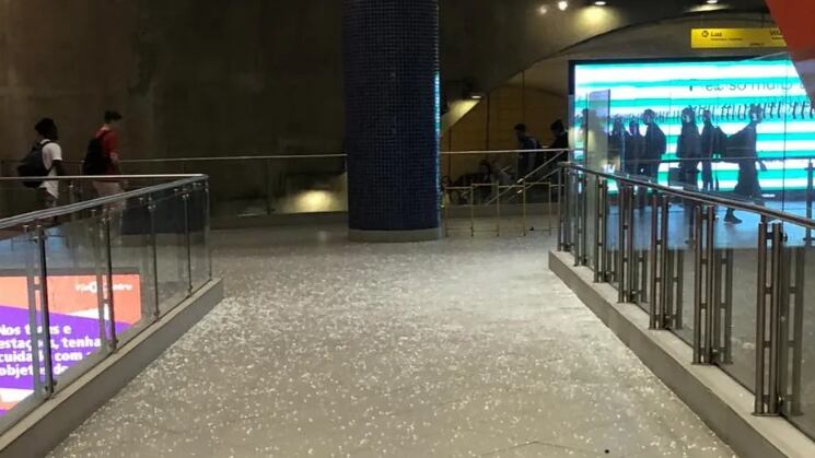 Três pessoas ficaram feridas e foram socorridas