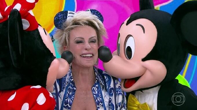 No "Mais Você", Ana Maria Braga recebe beijo de Minnie e Mickey