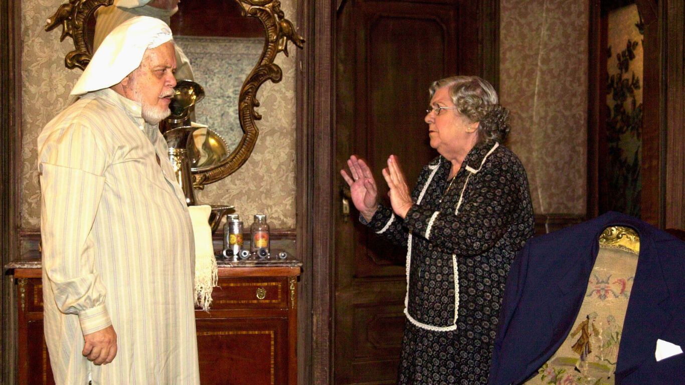 Chocolate com Pimenta: Klaus (Cláudio Corrêa e Castro) e Matilde (Hilda Rebello) se casam