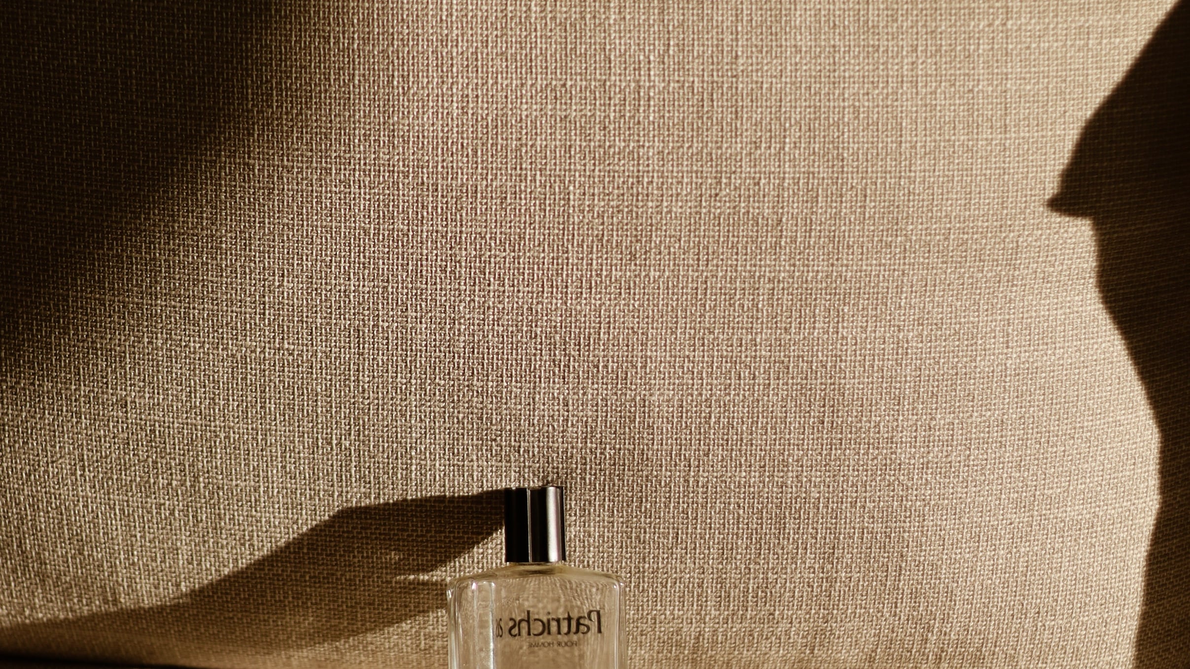 Frasco de perfume transparente