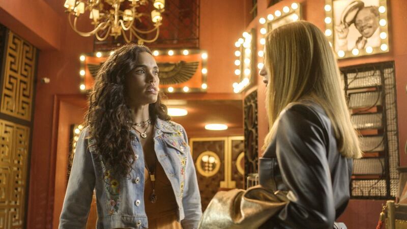 Fuzuê: Preciosa surta mais uma vez e vai parar no hospital