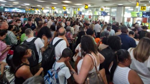 Operação foi retomada ainda na noite de quinta-feira (28), mas muita gente passou a noite no local
