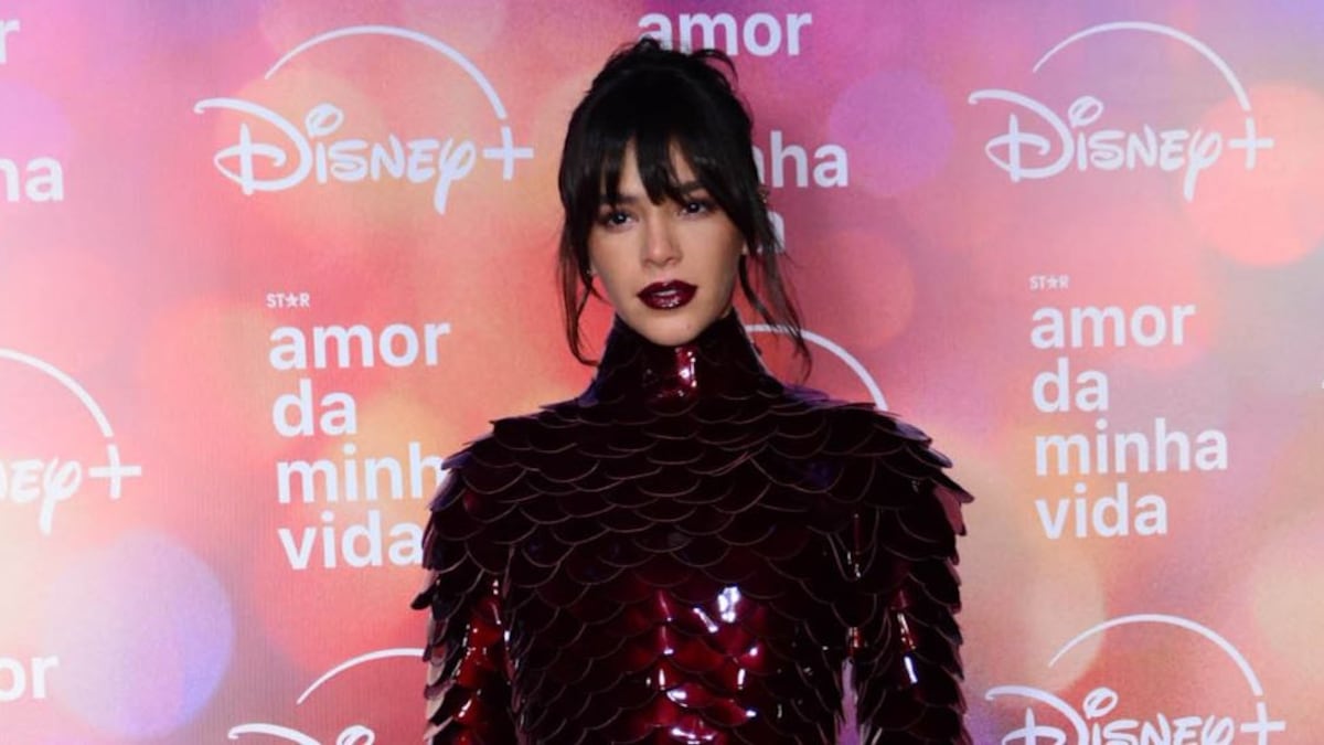 Bruna Marquezine usa Ferragamo em evento do Disney+