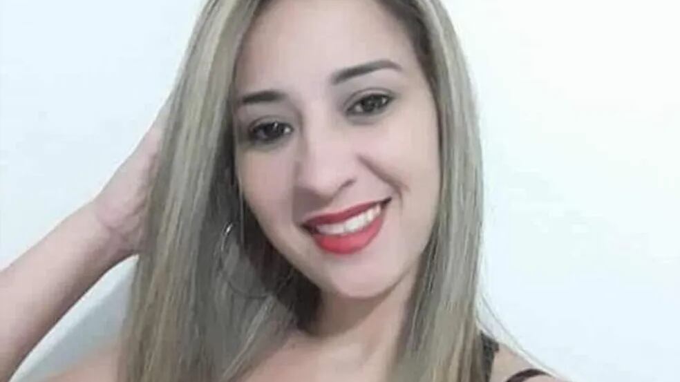 Mulher morre após rojão ficar preso a sua roupa e explodir