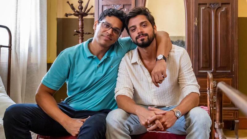 Sabendo da briga envolvendo a gravidez de Teca, Augusto aconselha José Venâncio a contar a verdade para José Inocêncio