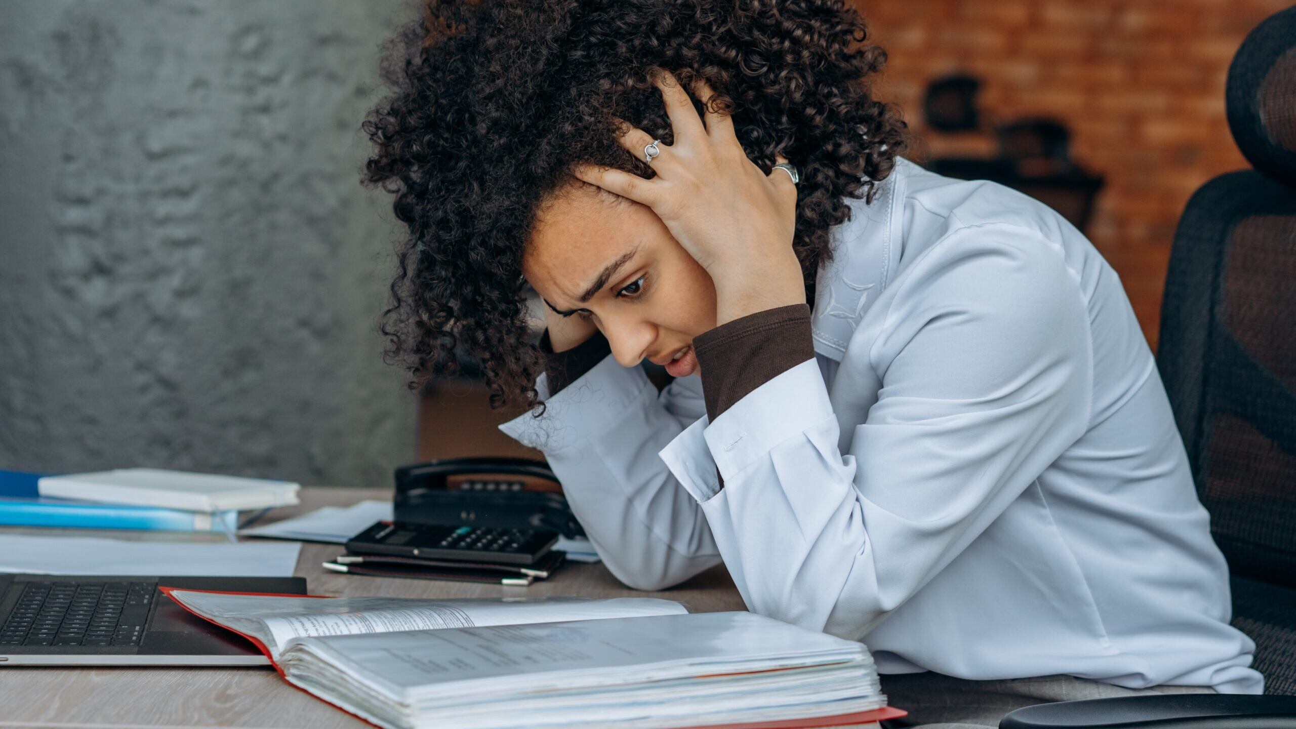 10 sinais de que você trabalha em um ambiente tóxico e que precisa de ajuda