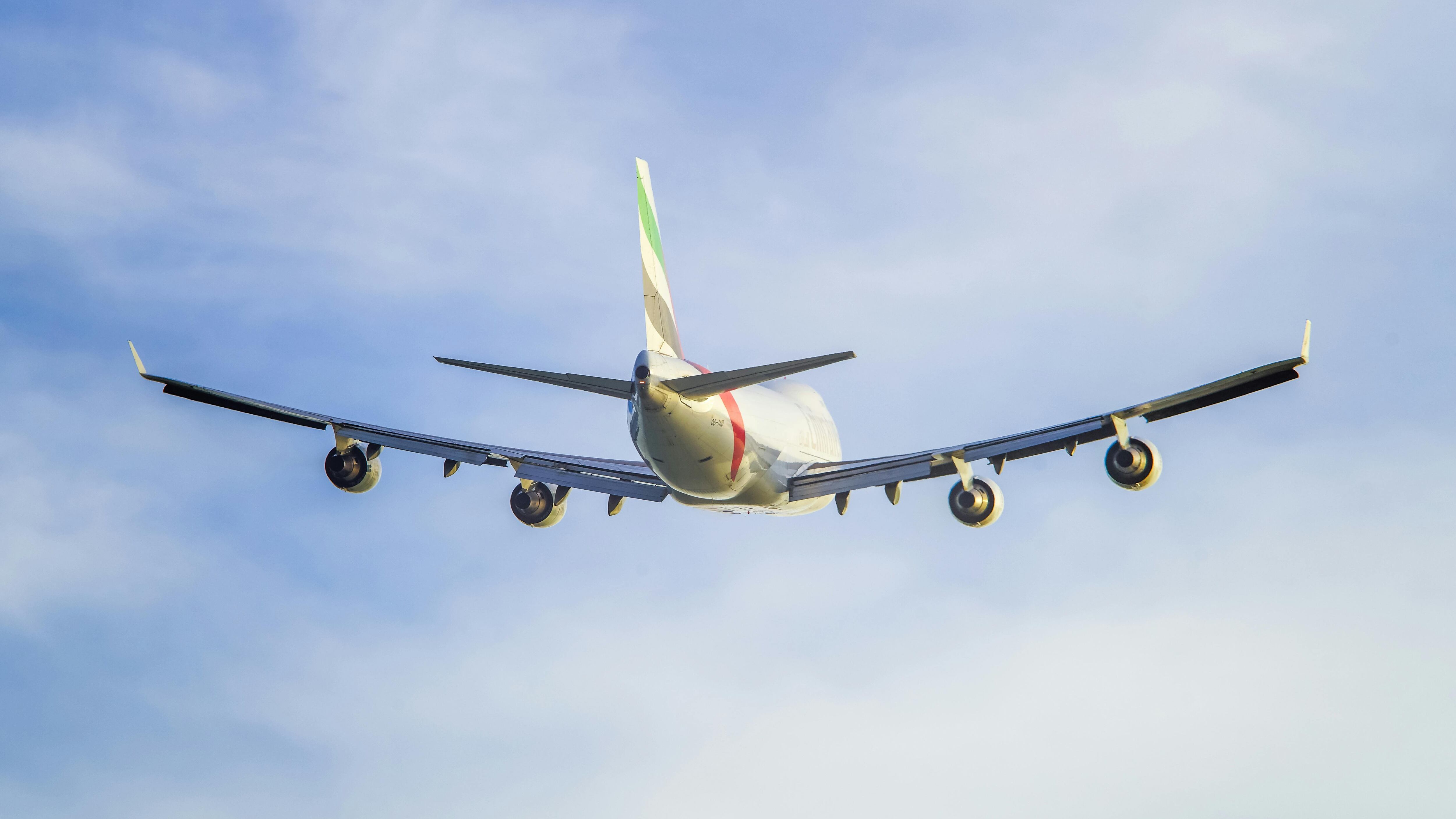 Avião da Latam fez movimento brusco que deixou 50 feridos