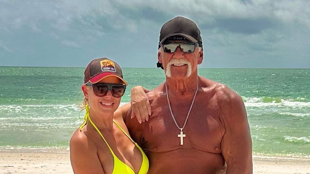 Hulk Hogan está noivo de professora de ioga 25 anos mais nova