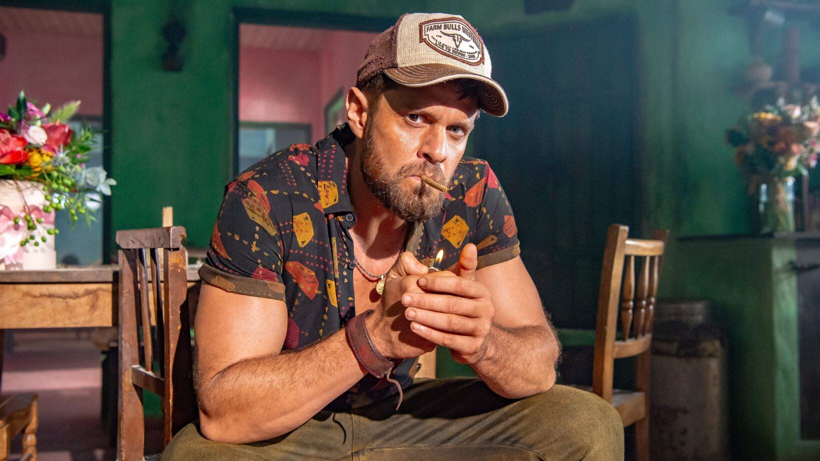 Ator Alejandro Claveaux interpreta Jordão na novela No Rancho Fundo