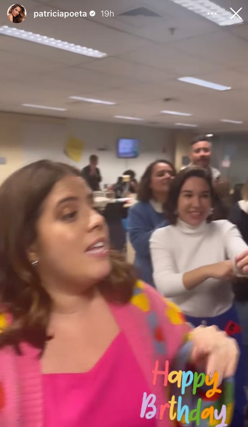 Patrícia Poeta filma Tati Machado cantando parabéns nos bastidores da Globo