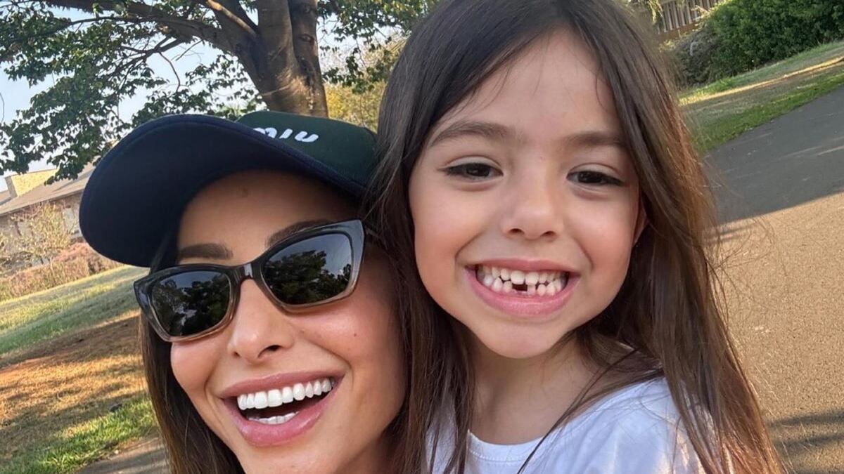 Zoe, filha da apresentadora Sabrina Sato com o ator Duda Nagle, está "meio perdida" com a chegada de um novo bêbe