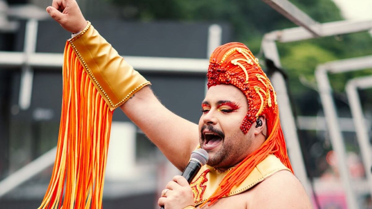 Tiago Abravanel homenageia Silvio Santos no bloco que desfila pela Faria Lima em fevereiro