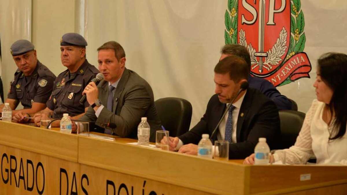 Secretário de Segurança, Guilherme Derrite, concedeu coletiva de imprensa sobre o assassinato em Guarulhos