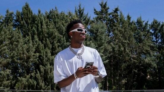 Atacante do Real Madrid compra mansão no RJ por R$ 20 milhões com boate subterrânea