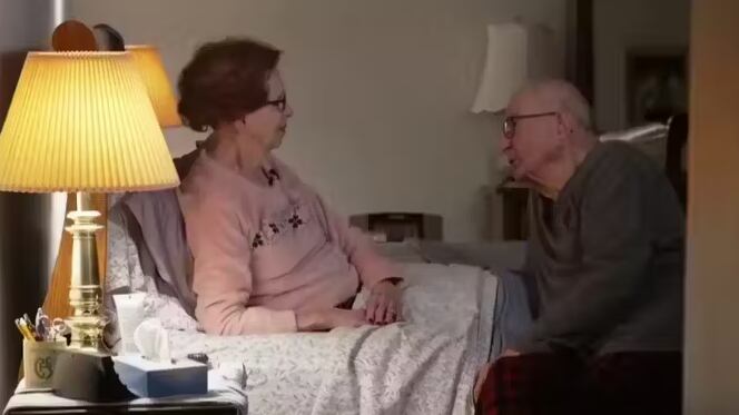 Idosos casados há 70 anos renovam o amor diariamente com serenata antes de dormir