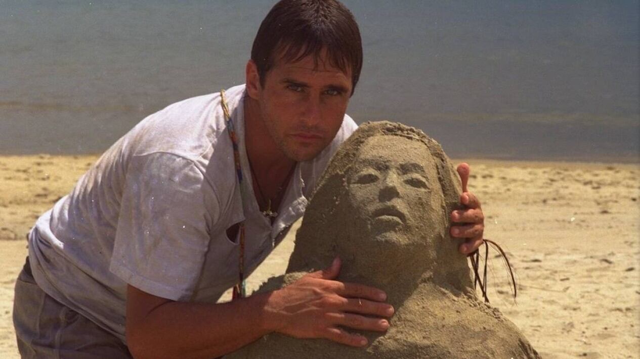 Tonho da Lua é levado para o hospício em Mulheres de Areia