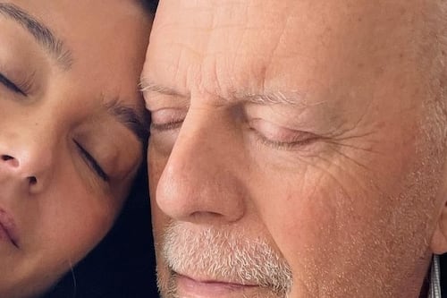 Esposa desabafa: “difícil saber” se Bruce Willis reconhece demência