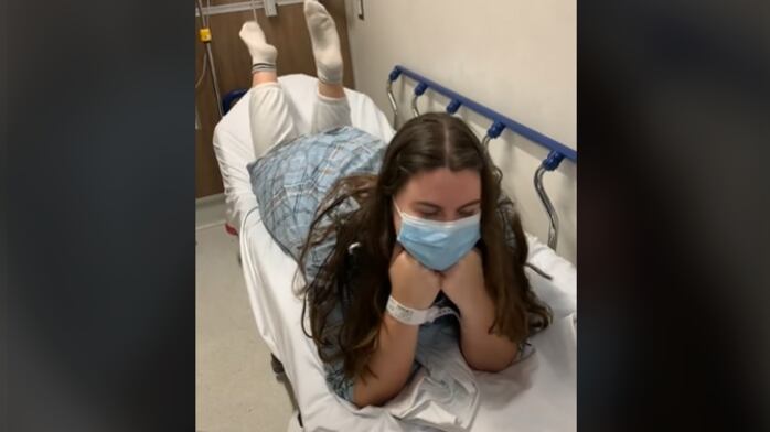 Jovem que percebeu médica vendo tutorial do YouTube minutos antes de atendê-la aparece em novo registro e fala em carma