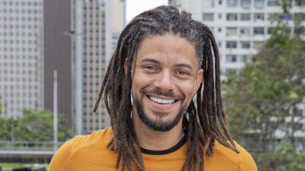 Paulo Lessa interpreta Ítalo na novela Cara e Coragem