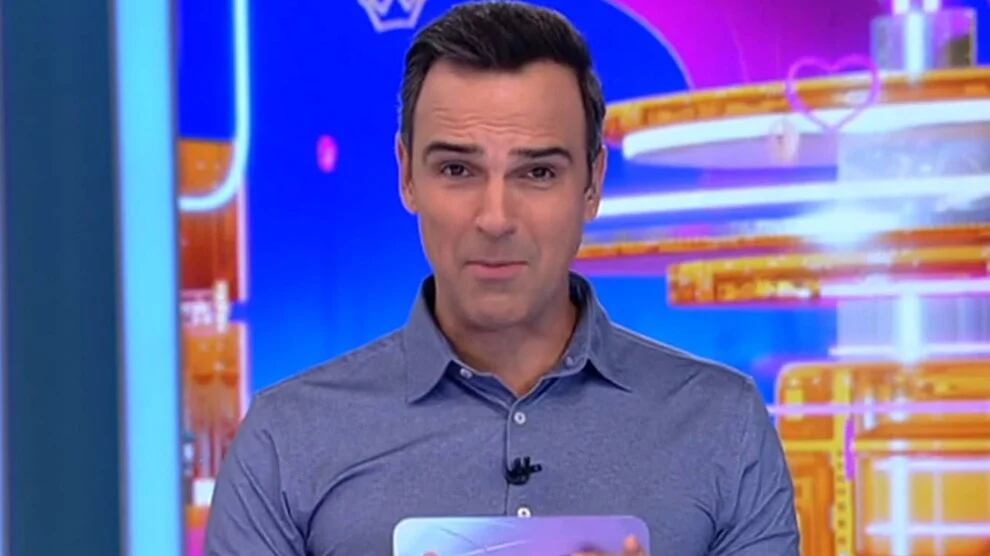 Tadeu Schmidt chora no BBB 23, mas fãs de Sarah Aline não perdoam o apresentador