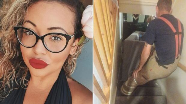 Mulher fica presa embaixo de sofá por mais de uma hora após escorregar com Crocs