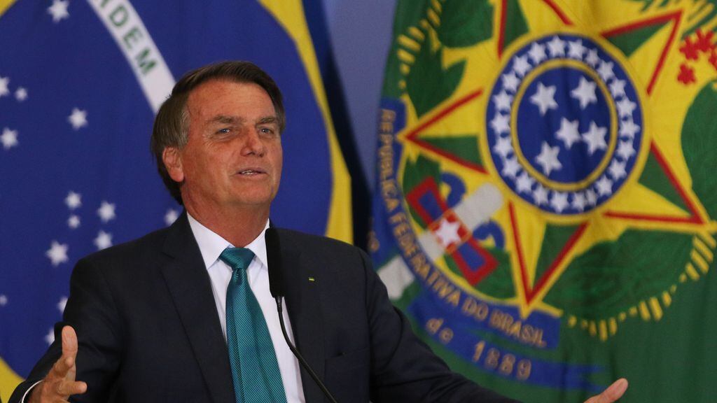 Bolsonaro confirma viagem a Moscou mesmo com escalada de tensões na Ucrânia